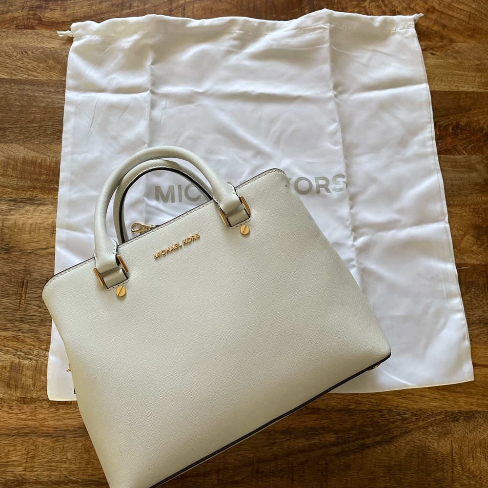 Micheal kors white leather. Sally medium.